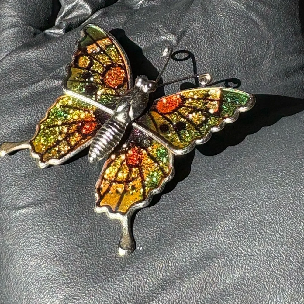Butterfly brooch pin fall colors - Picture 4 of 11